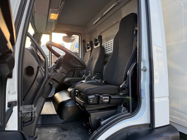 Κλειστό φορτηγό με υδραυλική ράμπα φόρτωσης IVECO EUROCARGO 160-280