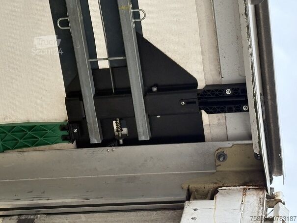 Châssis interchangeable avec plateau et bâche Krone Jumbo 7,82m 3m hoch Hubdach + Edscha