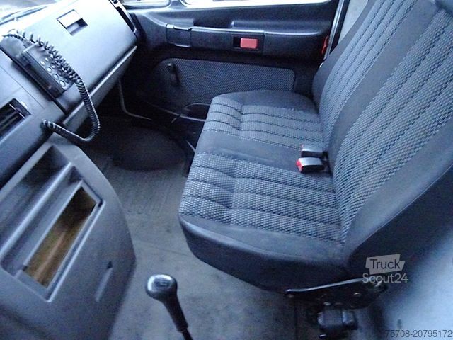 Furgoneta de bebidas MERCEDES-BENZ 816 D Vario*4,2m Schwenkwand*B/L*1,5t LBW*2x AHK