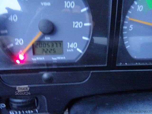 Furgoneta de bebidas MERCEDES-BENZ 816 D Vario*4,2m Schwenkwand*B/L*1,5t LBW*2x AHK