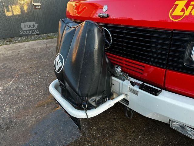 Fourgon personnalisé MERCEDES-BENZ 711 D 4x2 Feuerwehr