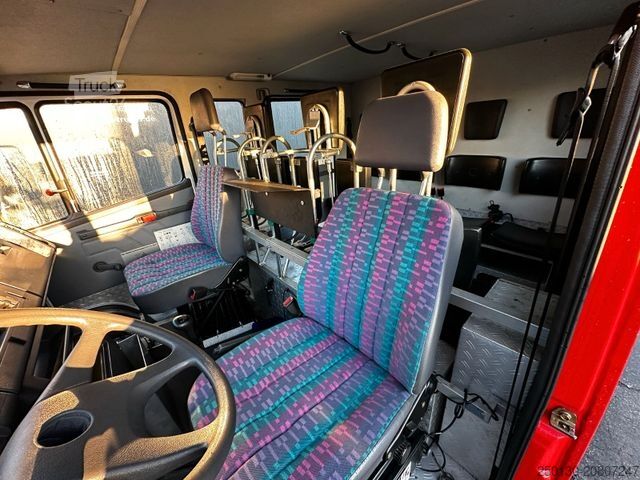 Fourgon personnalisé MERCEDES-BENZ 711 D 4x2 Feuerwehr