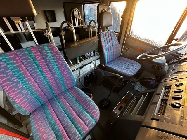 Fourgon personnalisé MERCEDES-BENZ 711 D 4x2 Feuerwehr