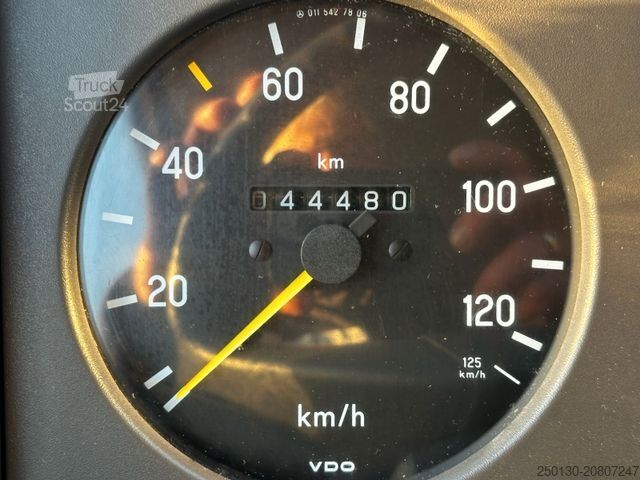 Fourgon personnalisé MERCEDES-BENZ 711 D 4x2 Feuerwehr