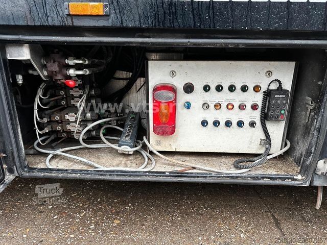 Atrelado de transporte de cavalos MENKE-JANZEN 4.Stock Viehanhänger Hubdach, Tränke