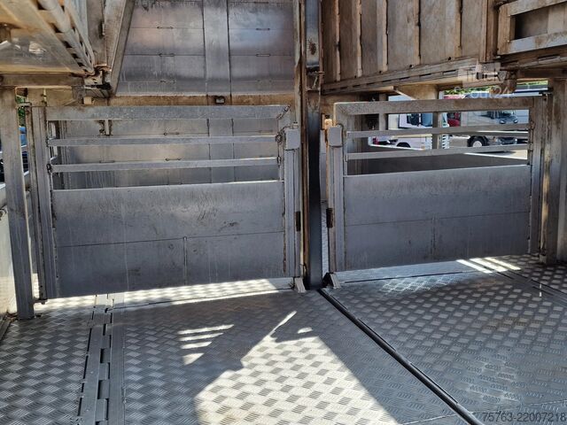 Transport av storfe Volvo FH 460 Berdex 3 deck livestock - Loadlift - Lif...