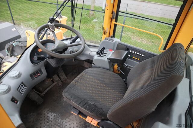 VOLVO L110E | HITRA SPOJKA | ŽLICA | 3. HIDRAVLIČNA FUNKCIJA | KLIMATSKA NAPRAVA Volvo L110E QUICK COUPLER | BUCKET | 3RD FUNCTION | A...