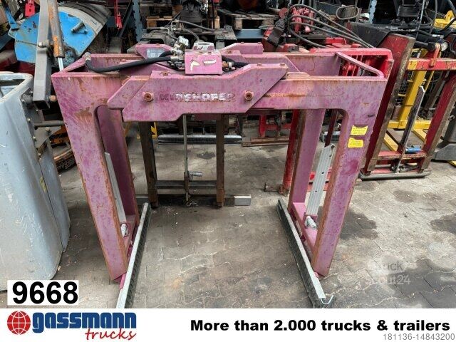 Kravas automašīnai uzstādīts celtnis Kinshofer KM 312-V-1100 Palettenzange