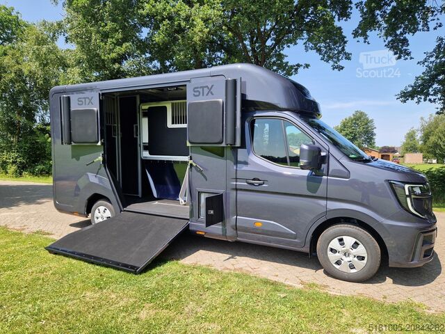 Horse transportation Renault Master STX 5 pers pro-safety paardenwagen, DEMO