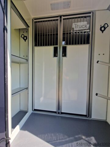 Horse transportation Renault Master STX 5 pers pro-safety paardenwagen, DEMO