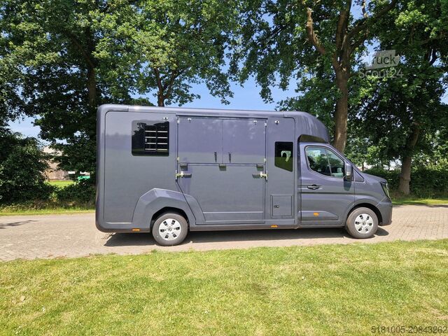 Horse transportation Renault Master STX 5 pers pro-safety paardenwagen, DEMO