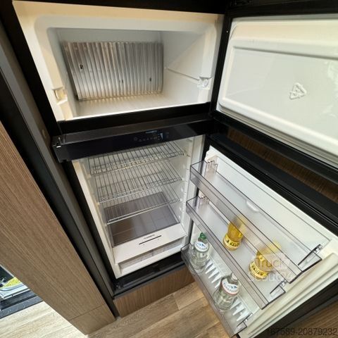 Integrirani avtodom NIESMANN+BISCHOFF Arto 88,Eifelgrau,Vollluftfdr,Gastnk,Hubbett,AHK