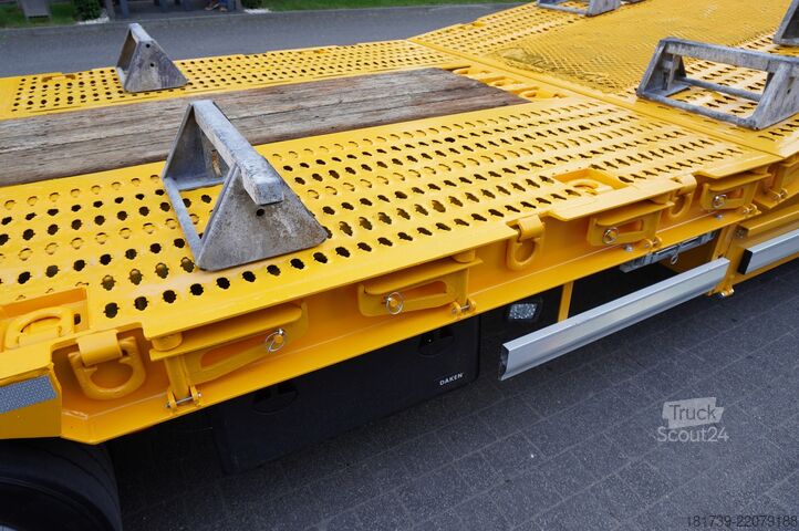 Platformă joasă AMC CASTERA S/R 38T semi-trailer / steering