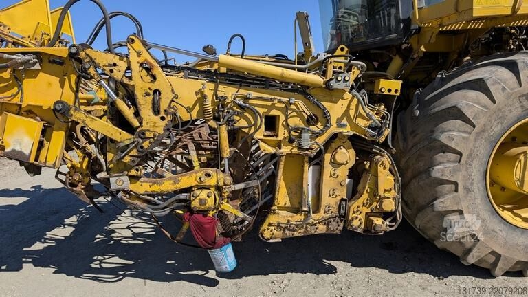 Combine de recoltat sfeclă de zahăr Ropa TIGER V8-3 beet harvester / 6000 MTH