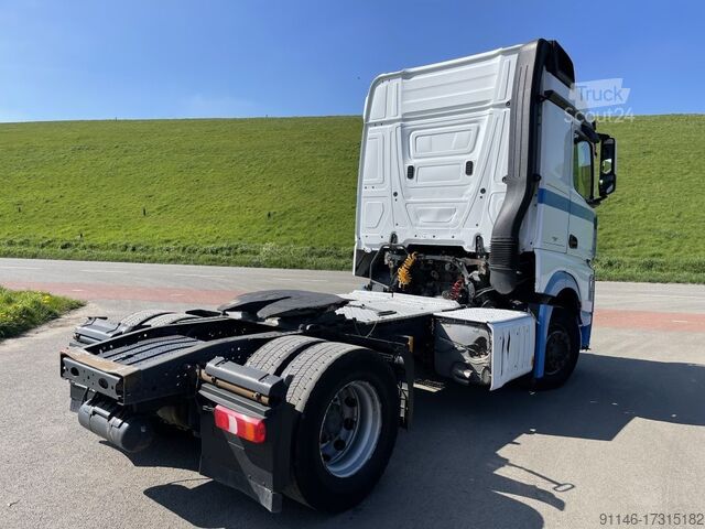 Standaard-SZM Mercedes-Benz Actros 1942