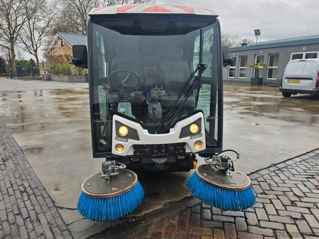 Customized van Johnston CN 201 Kehrmaschine