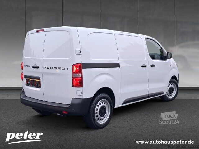 Dobozos furgon Peugeot Expert L2 BHDi 145 EAT8 +AHK+Kamera+Holzboden+