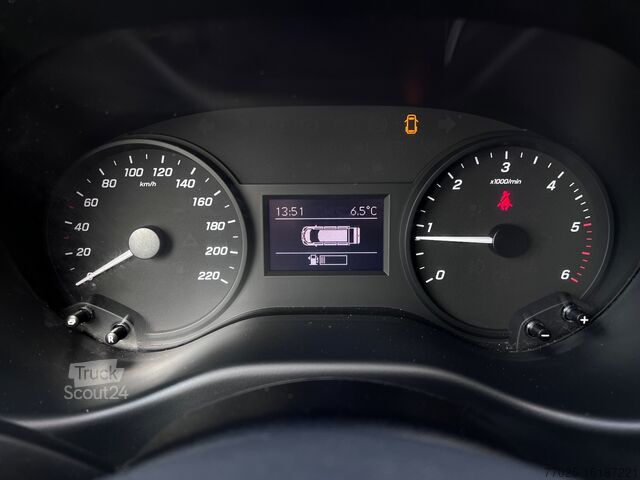 Fourgonnette Mercedes-Benz Vito 114 lang Klima AHK Ladeboden Seiten