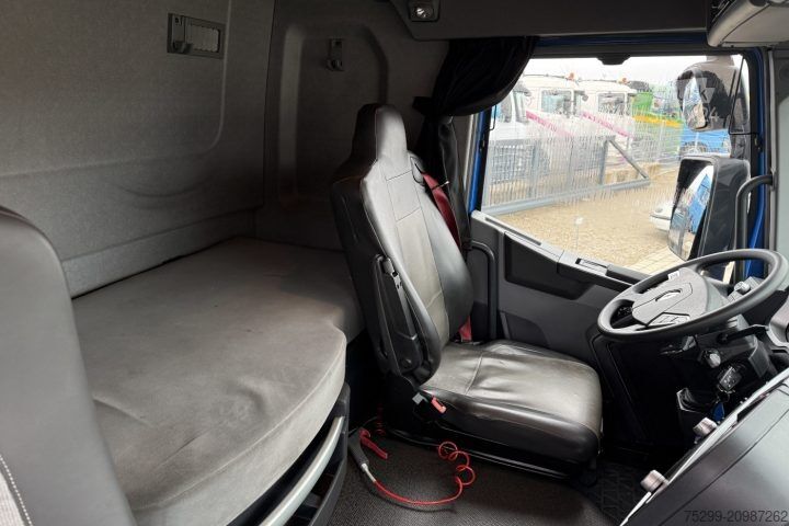 Standaard trekker Renault T430 4x2 / Swiss-Vehicle