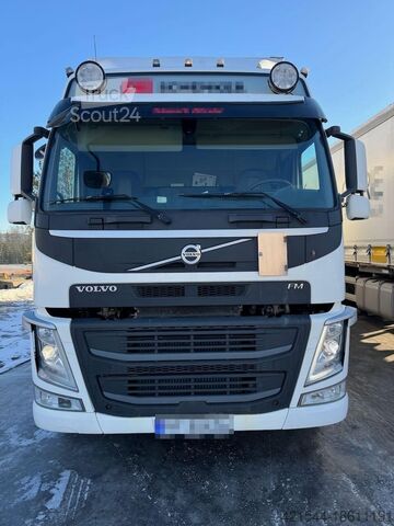 Box body Volvo FM370 box truck w/ full side opening and lift. WAT