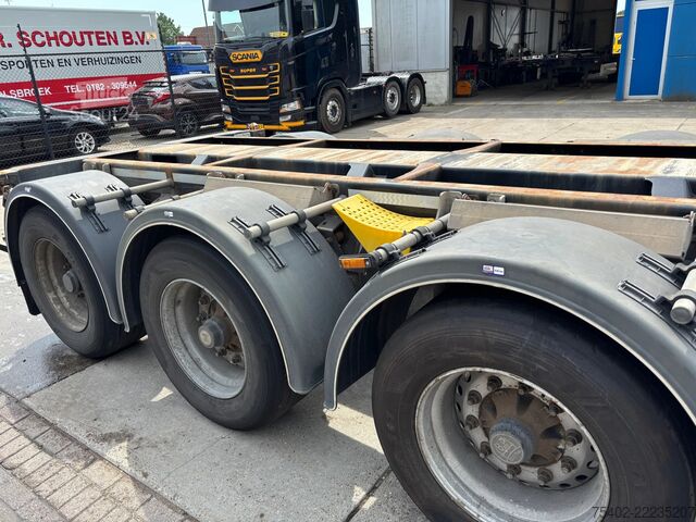 Konteinerių vežimas D-TEC VCC-01 / 3x Extendable / BPW / 1x Lift Axle