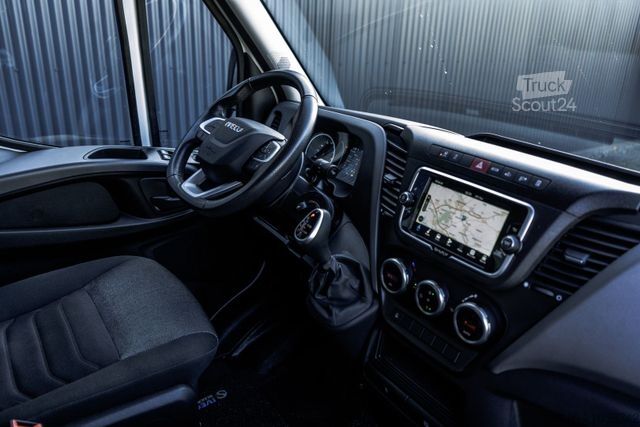 Box van IVECO 35C16 | 3.0L | Bakwagen met Laadklep | N1 | Auto