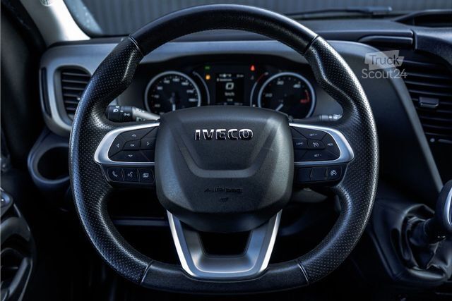 Box van IVECO 35C16 | 3.0L | Bakwagen met Laadklep | N1 | Auto