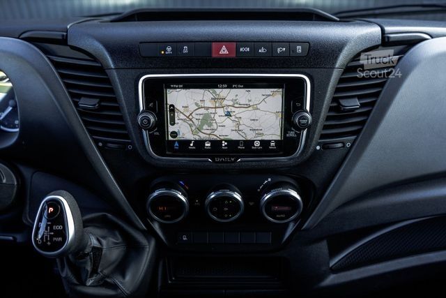 Box van IVECO 35C16 | 3.0L | Bakwagen met Laadklep | N1 | Auto