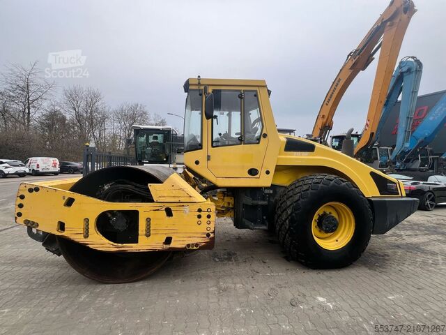 Enkele wals BOMAG BW 213 DH-4