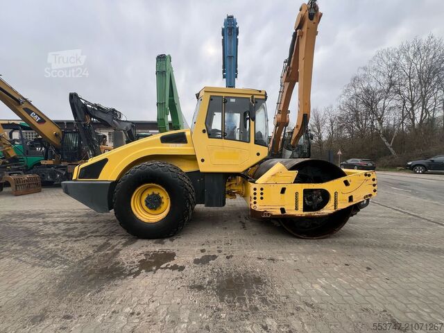 Enkele wals BOMAG BW 213 DH-4