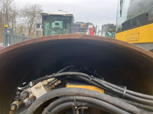 Enkele wals BOMAG BW 213 DH-4