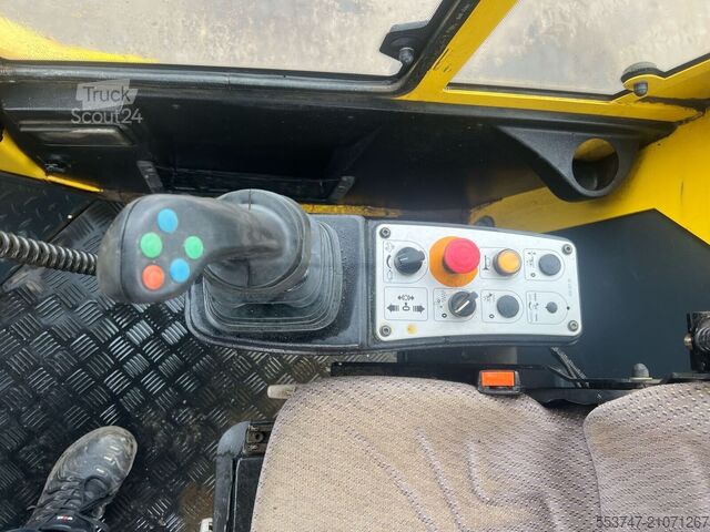 Enkele wals BOMAG BW 213 DH-4