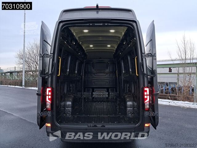 High-roof van Volkswagen Crafter 177pk Neu! Automatik L5H4 LED ACC Navi ...