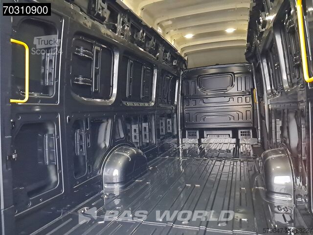 High-roof van Volkswagen Crafter 177pk Neu! Automatik L5H4 LED ACC Navi ...