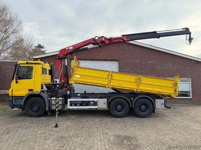 Vrachtwagen met kraan Mercedes-Benz Actros 2636 / 6x4 / HMF2020 - K2 / WAF Kipper /...