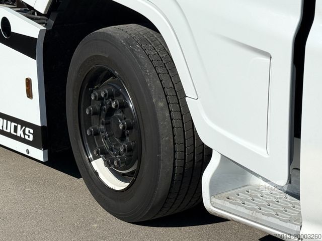 Lielapjoma vilcējs FORD F-MAX 500 in Voll- Ausstattung, MIETEN?