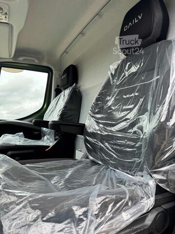 Samochód dostawczy Iveco 305er Bereifung DAILY 70 S 18H A8 4x4 WX - Kastenwagen H3