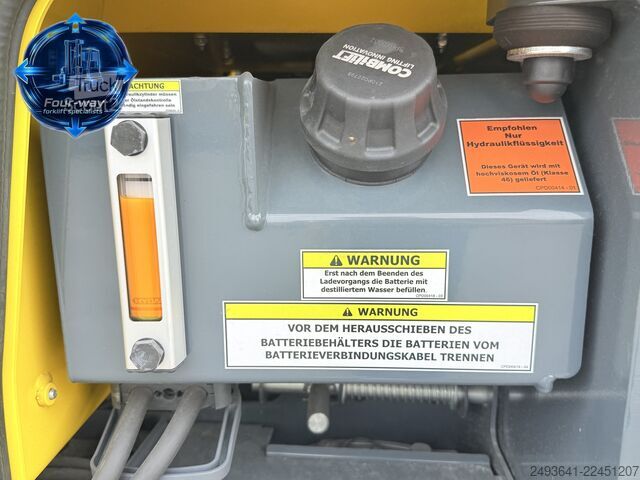 رافعة شوكية رباعية الاتجاهات Combilift C4000ET TRIPLEX 6350 WIDE FORK POSITIONE