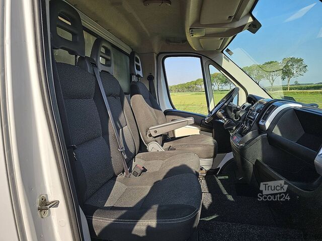 Bakwagen FIAT DUCATO 35 2.3 laadklap EURO6