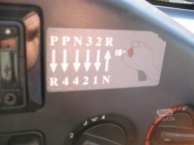 Kastenwagen Wohnmobil / Campervan MERCEDES-BENZ 212 D Sprinter Vollautomatik Infomobil /94.000KM