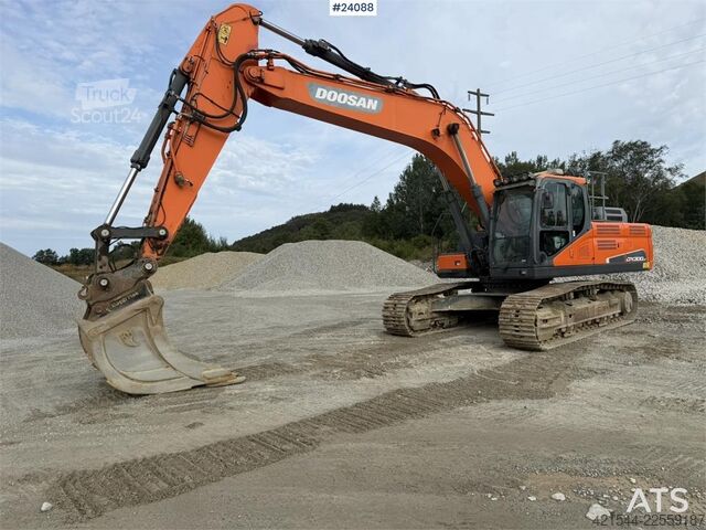 Lánctalpas kotrógép Doosan DX300 LC-5 excavator with digging bucket