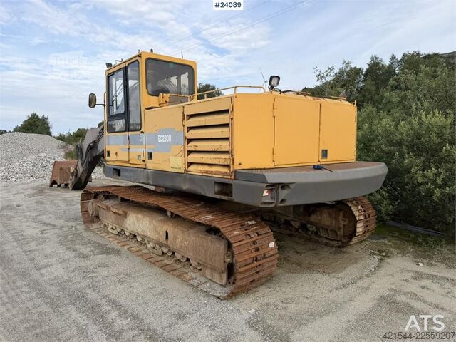 Lánctalpas kotrógép Volvo EC230B excavator with a digging bucket