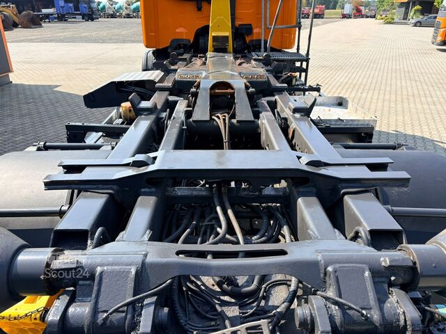 Sistem ročice s kavljem Scania G410 4x4 EURO6 HAKOWIEC PALFINGER Z CZOŁOWNICĄ