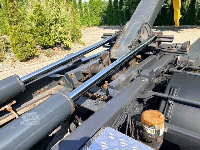 نظام ذراع الخطاف Scania G410 4x4 EURO6 HAKOWIEC PALFINGER Z CZOŁOWNICĄ