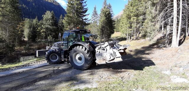 Bodenstabilisierer Steinbrecher Valtra mit FAE S394 mit MTM