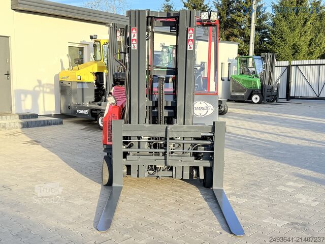 Empilhadeira multidirecional Combilift C3000CB GAS TRIPLEX 4900 FREE-LIFT