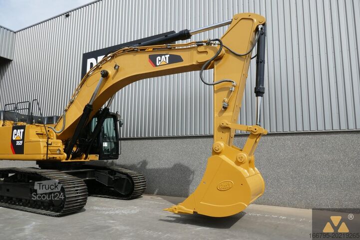 الحفارة الزاحفة Caterpillar 352F