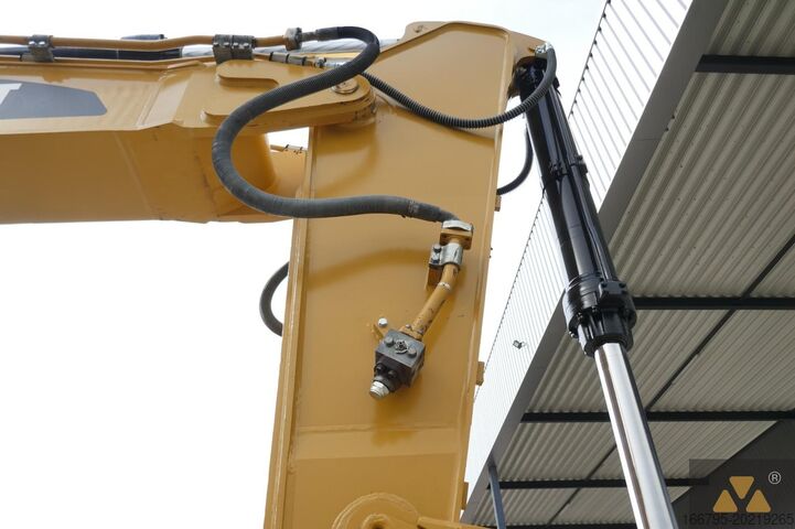 الحفارة الزاحفة Caterpillar 352F
