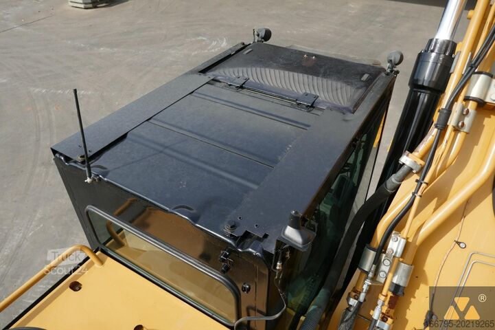 الحفارة الزاحفة Caterpillar 352F