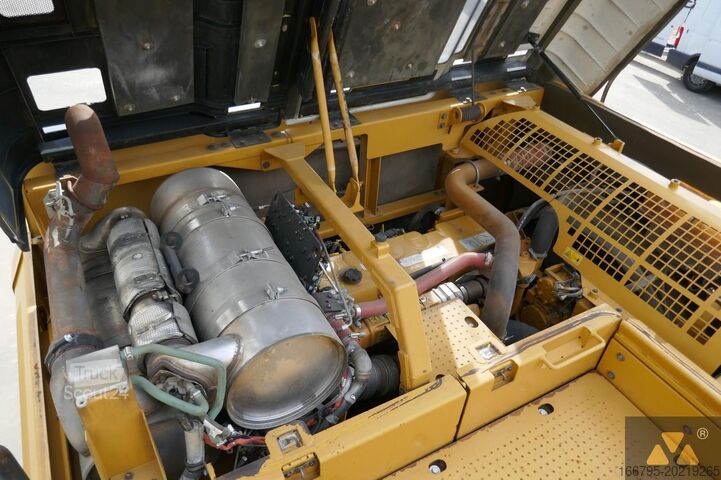 الحفارة الزاحفة Caterpillar 352F
